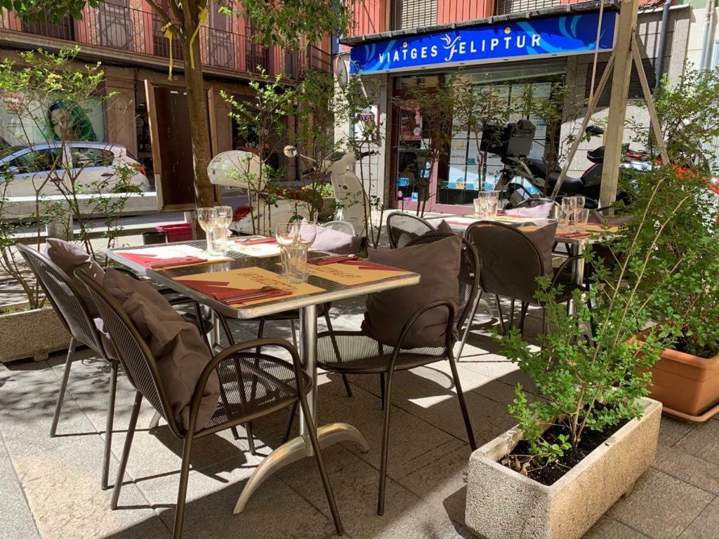 Hostal Del Ripolles Экстерьер фото